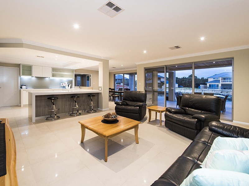 5 Gael Place, Dudley Park WA 6210