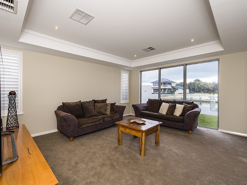 5 Gael Place, Dudley Park WA 6210