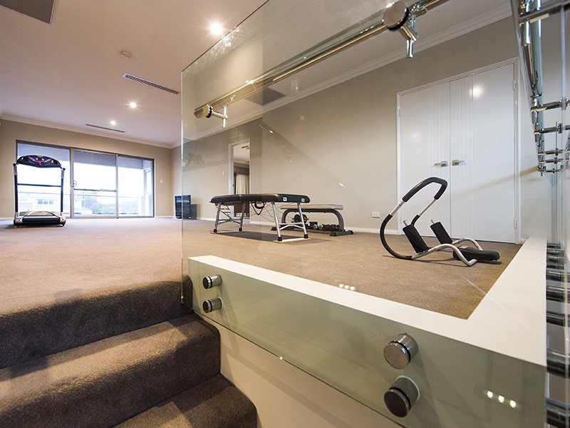 5 Gael Place, Dudley Park WA 6210