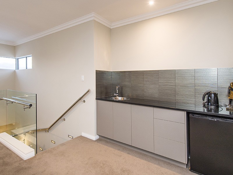 5 Gael Place, Dudley Park WA 6210