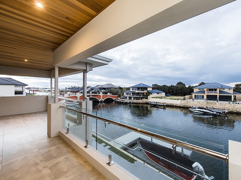 5 Gael Place, Dudley Park WA 6210