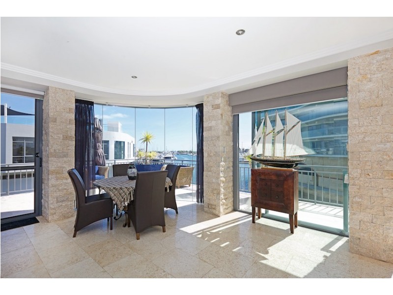 3/12 Cannaregio Square, Mandurah WA 6210