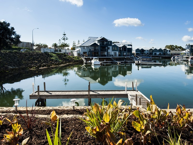 27 Genevieve Court, Halls Head WA 6210