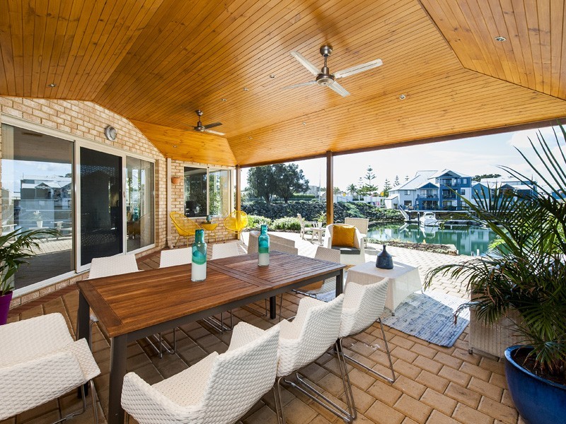 27 Genevieve Court, Halls Head WA 6210