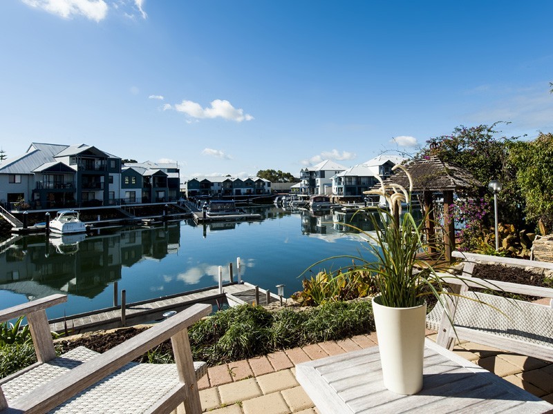 27 Genevieve Court, Halls Head WA 6210