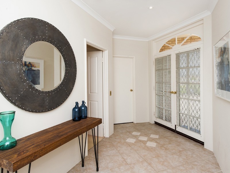 27 Genevieve Court, Halls Head WA 6210