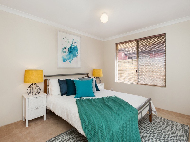 27 Genevieve Court, Halls Head WA 6210