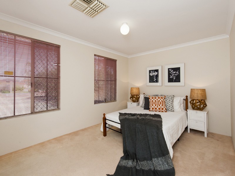 27 Genevieve Court, Halls Head WA 6210