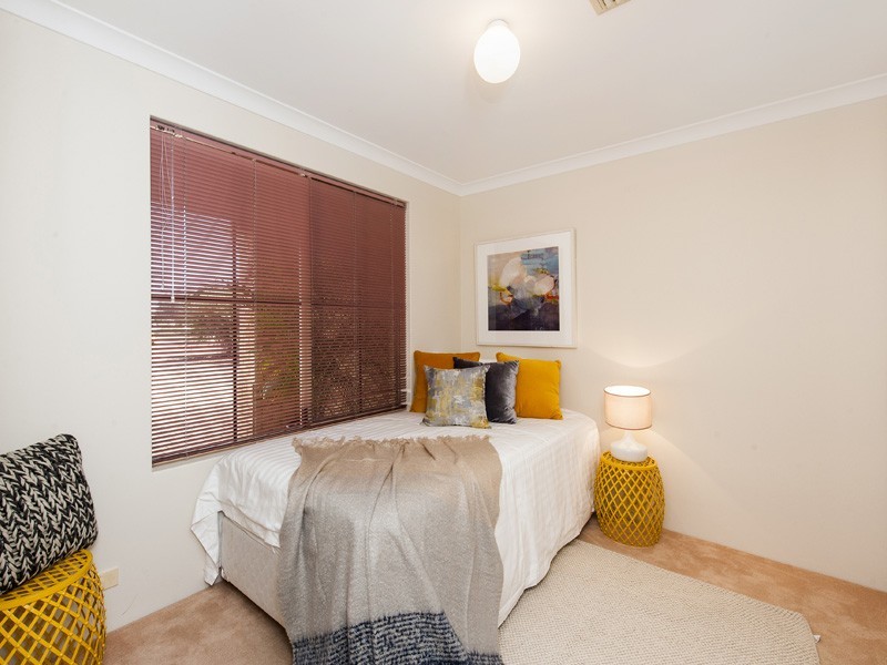 27 Genevieve Court, Halls Head WA 6210