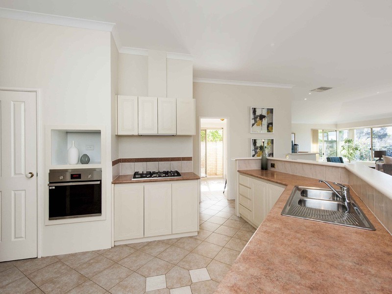 27 Genevieve Court, Halls Head WA 6210
