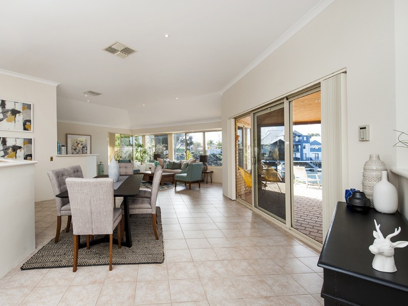 27 Genevieve Court, Halls Head WA 6210