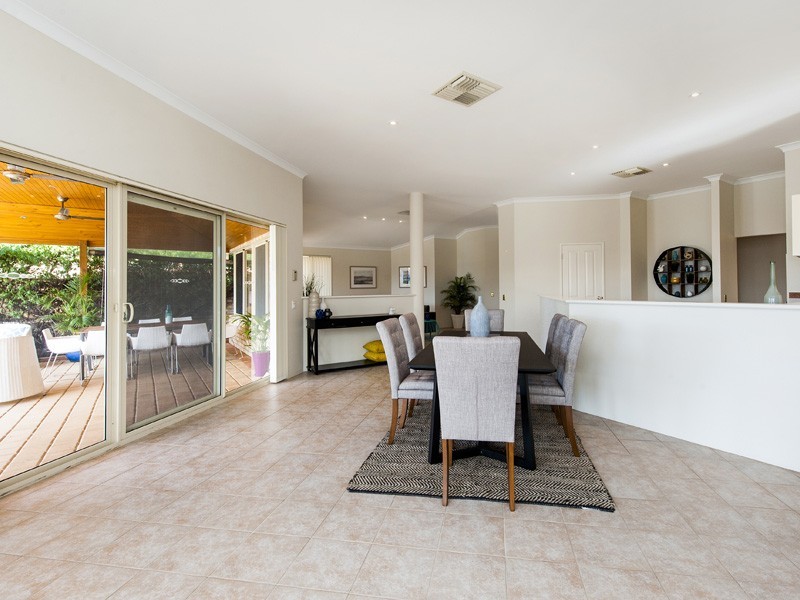 27 Genevieve Court, Halls Head WA 6210