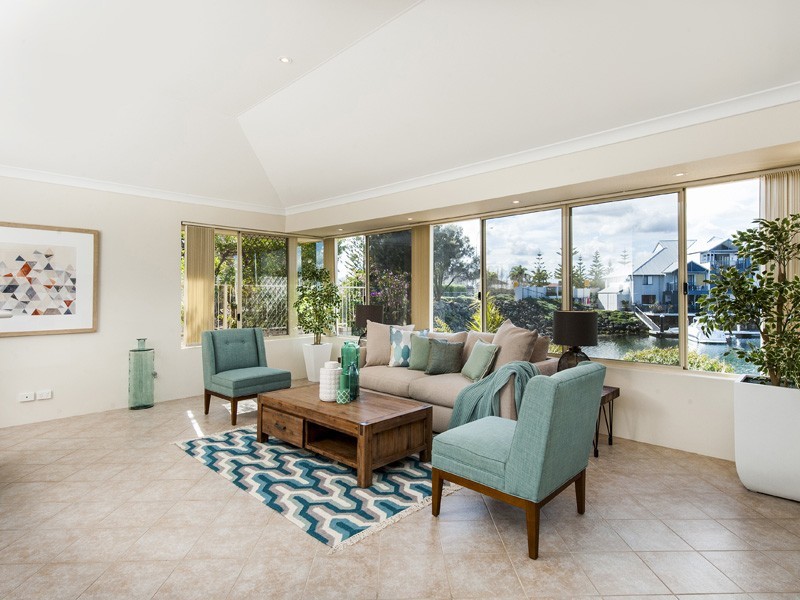 27 Genevieve Court, Halls Head WA 6210