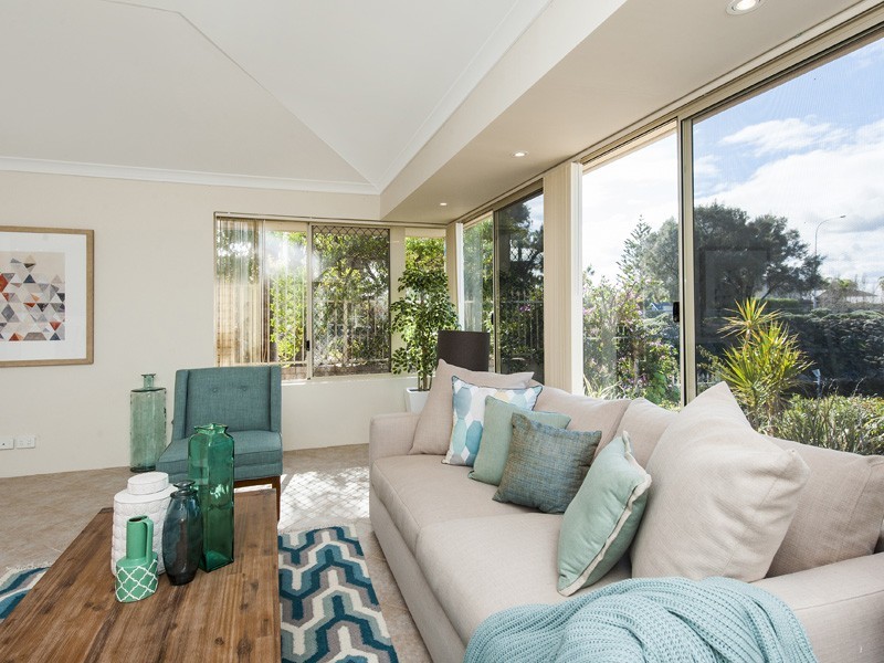 27 Genevieve Court, Halls Head WA 6210