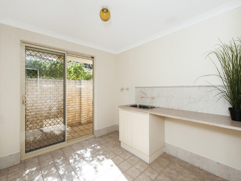 27 Genevieve Court, Halls Head WA 6210