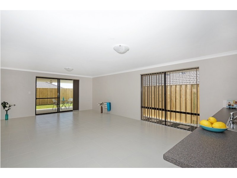 16 Sombre Rise, Halls Head WA 6210