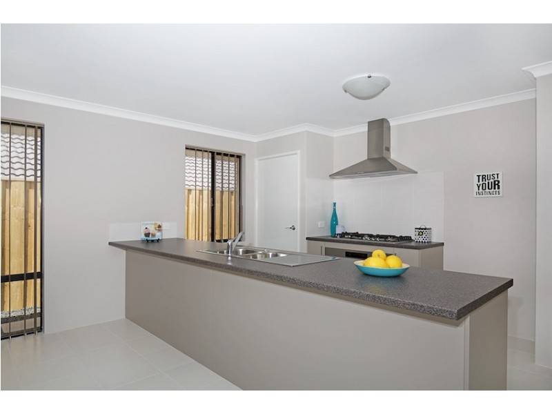 16 Sombre Rise, Halls Head WA 6210