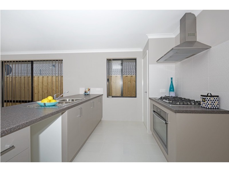 16 Sombre Rise, Halls Head WA 6210