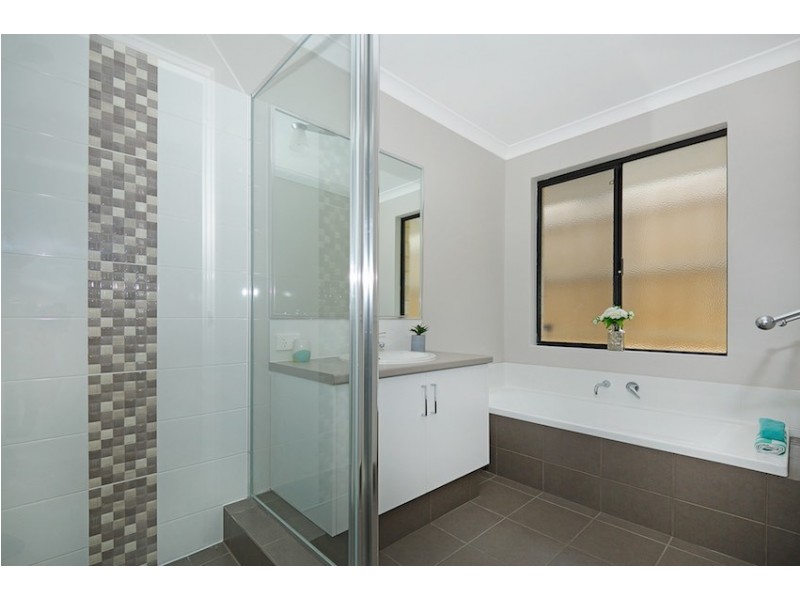 16 Sombre Rise, Halls Head WA 6210