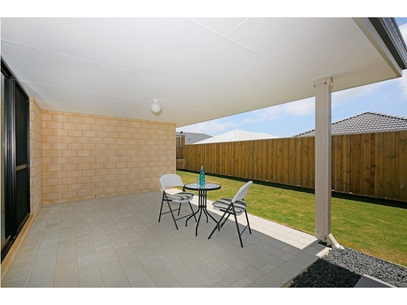 16 Sombre Rise, Halls Head WA 6210