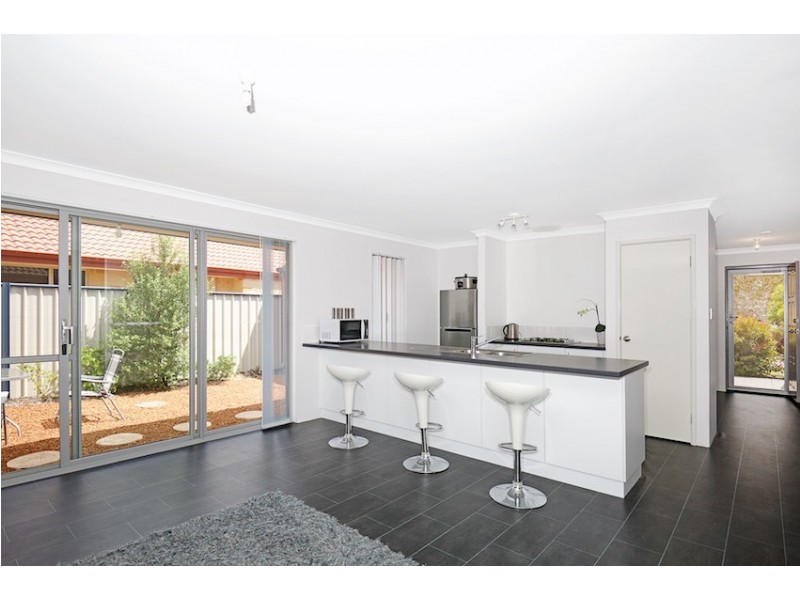 8 Bunker Retreat, Meadow Springs WA 6210