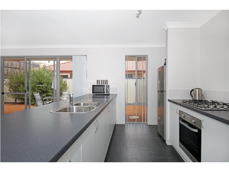 8 Bunker Retreat, Meadow Springs WA 6210