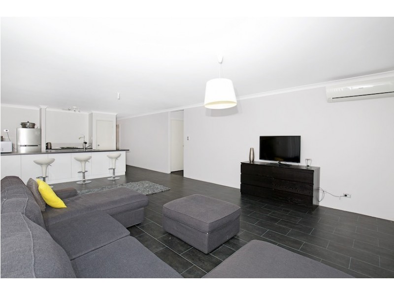 8 Bunker Retreat, Meadow Springs WA 6210