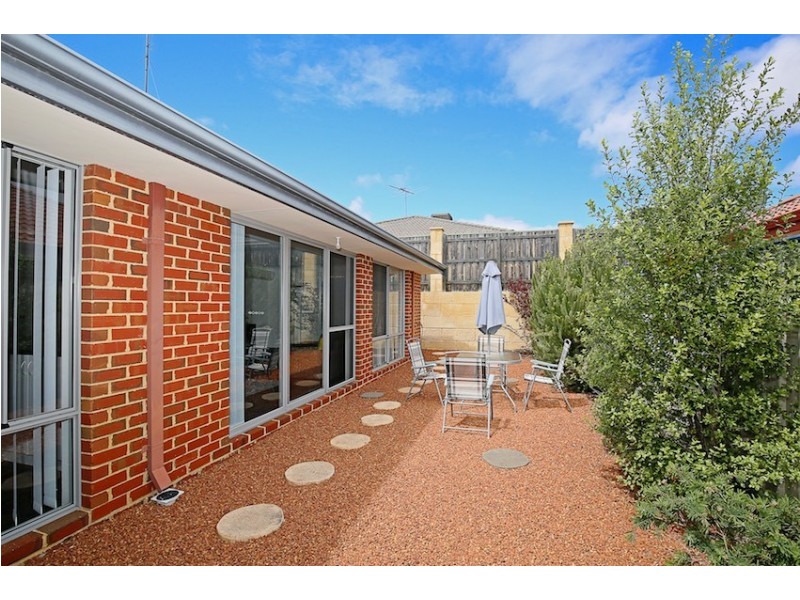 8 Bunker Retreat, Meadow Springs WA 6210