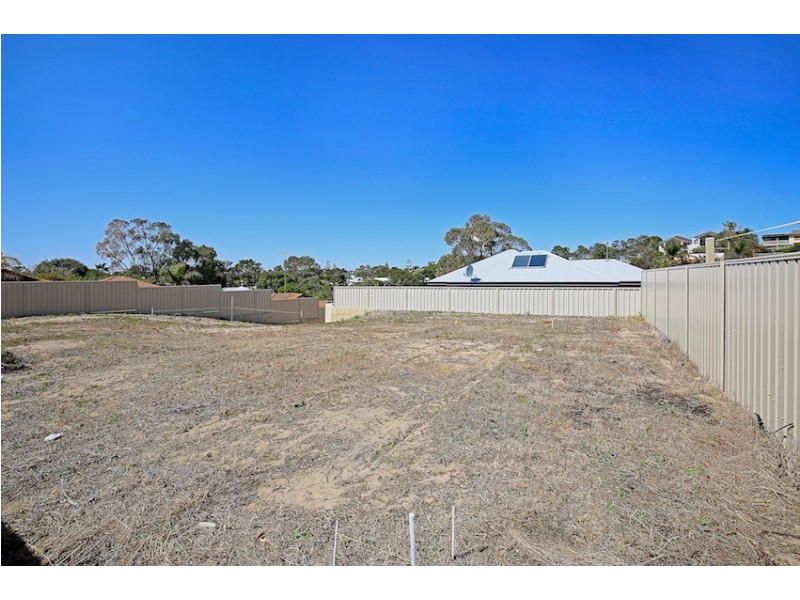 12A Valley Road, Halls Head WA 6210
