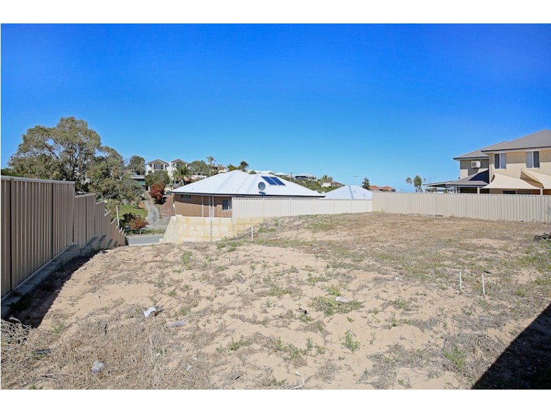 12A Valley Road, Halls Head WA 6210