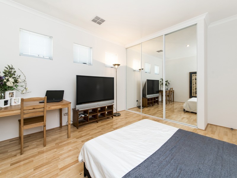 61 Camden Way, Meadow Springs WA 6210