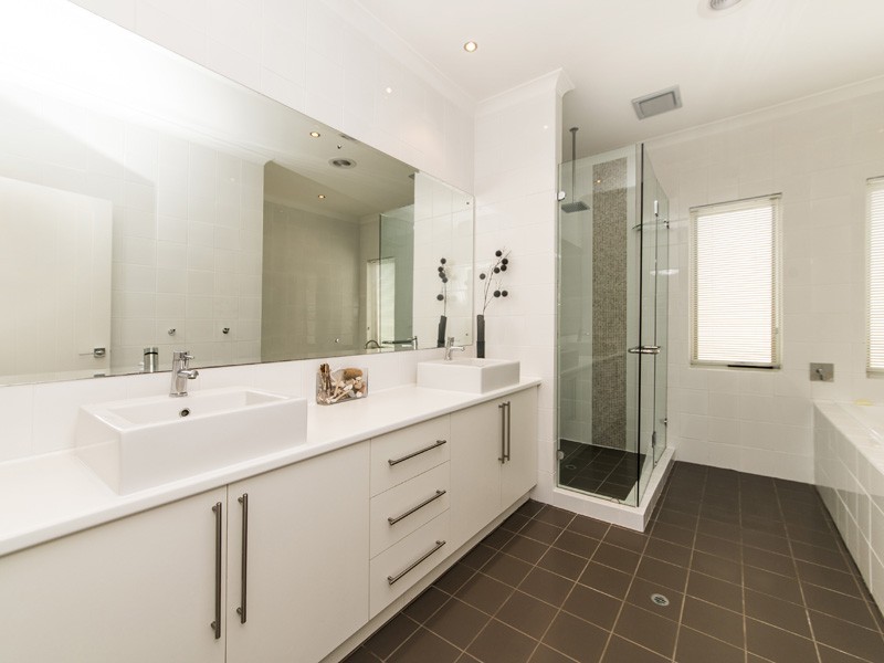 61 Camden Way, Meadow Springs WA 6210