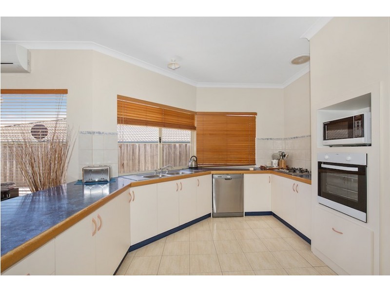6 Hideaway Cove, Halls Head WA 6210