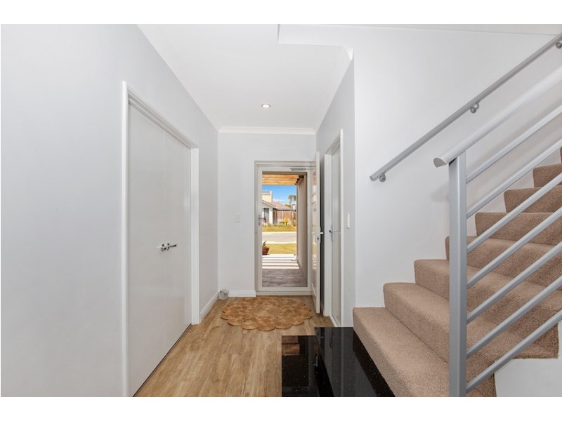 16 Sugarwood Terrace, Halls Head WA 6210