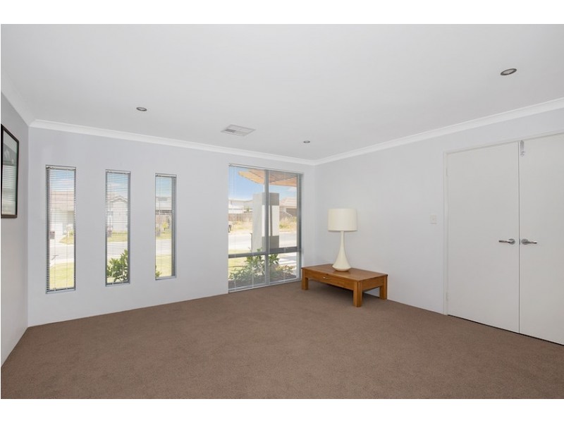 16 Sugarwood Terrace, Halls Head WA 6210