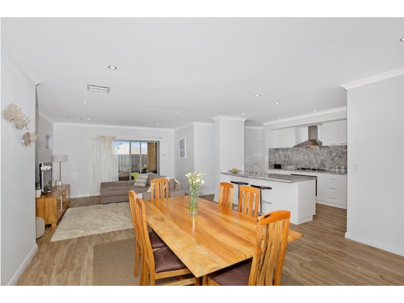 16 Sugarwood Terrace, Halls Head WA 6210