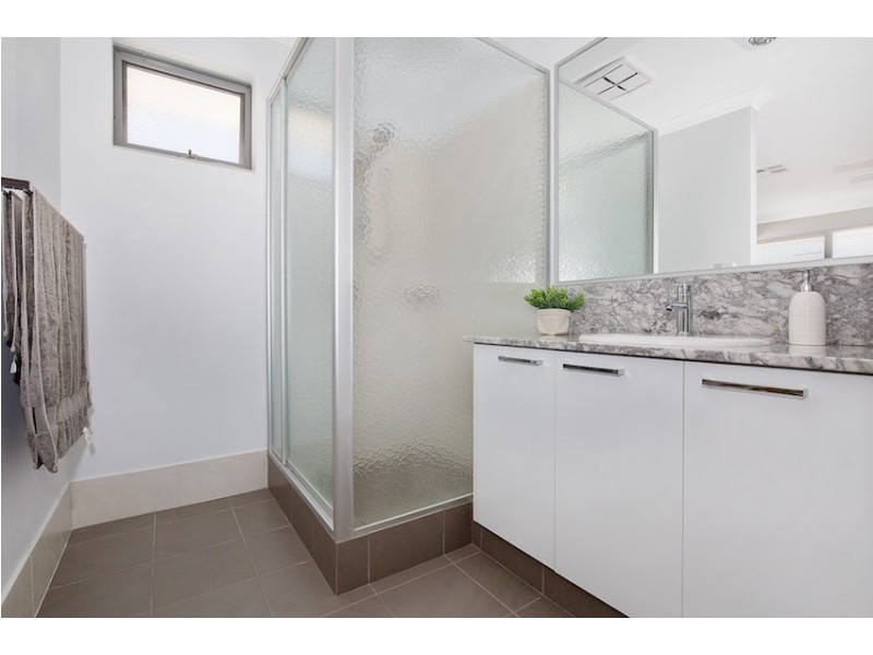 16 Sugarwood Terrace, Halls Head WA 6210