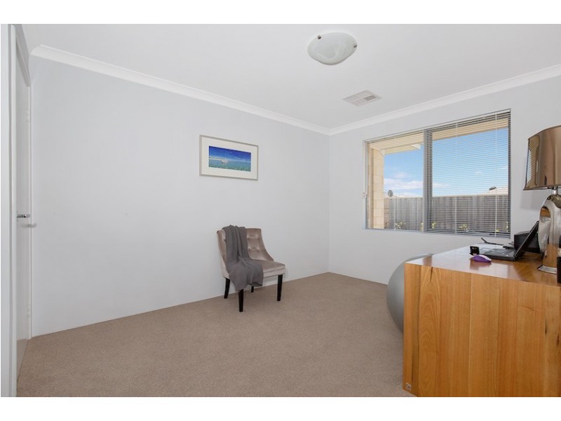 16 Sugarwood Terrace, Halls Head WA 6210