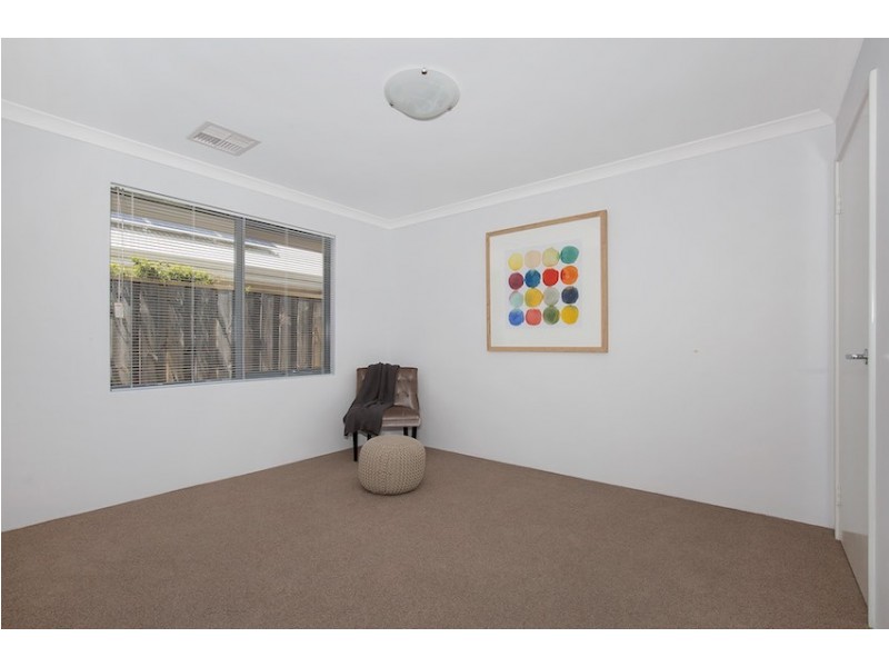 16 Sugarwood Terrace, Halls Head WA 6210