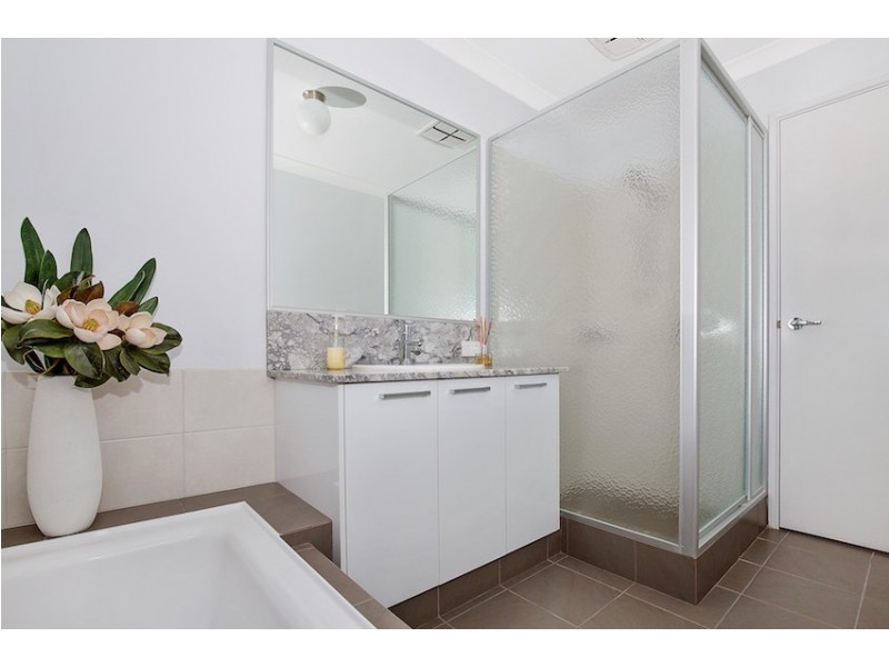 16 Sugarwood Terrace, Halls Head WA 6210