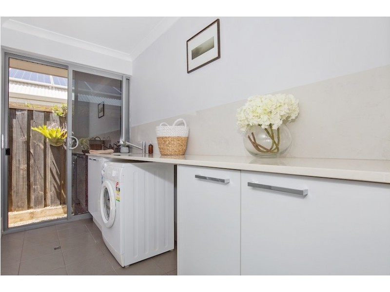 16 Sugarwood Terrace, Halls Head WA 6210