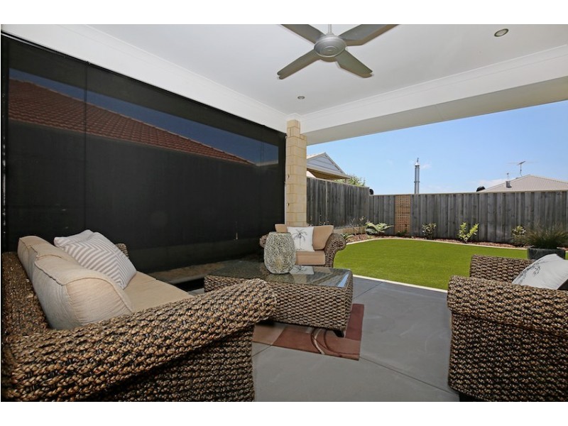 16 Sugarwood Terrace, Halls Head WA 6210