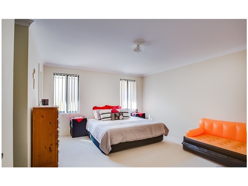 5 Winslow Crest, Lakelands WA 6180