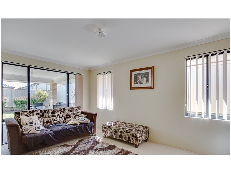 5 Winslow Crest, Lakelands WA 6180