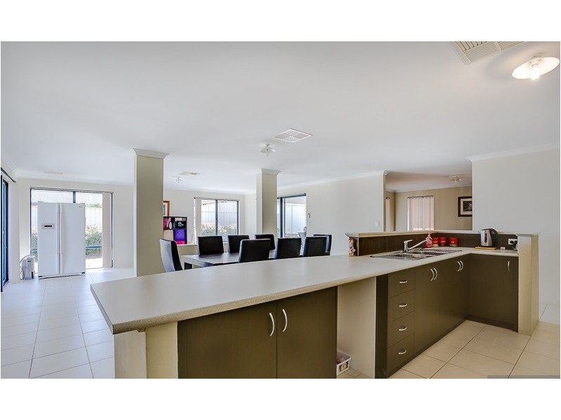 5 Winslow Crest, Lakelands WA 6180