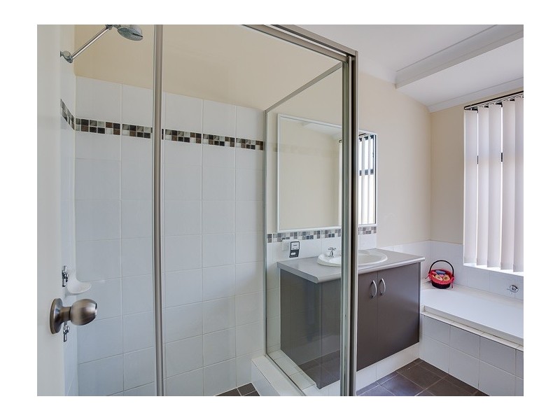 5 Winslow Crest, Lakelands WA 6180