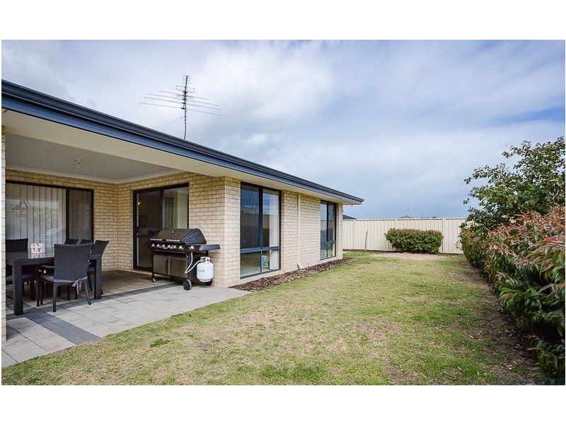 5 Winslow Crest, Lakelands WA 6180