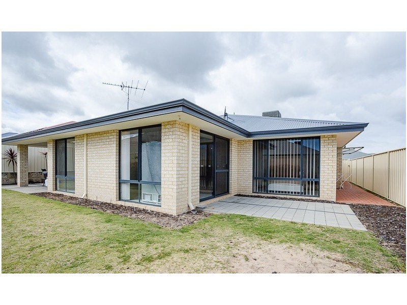 5 Winslow Crest, Lakelands WA 6180