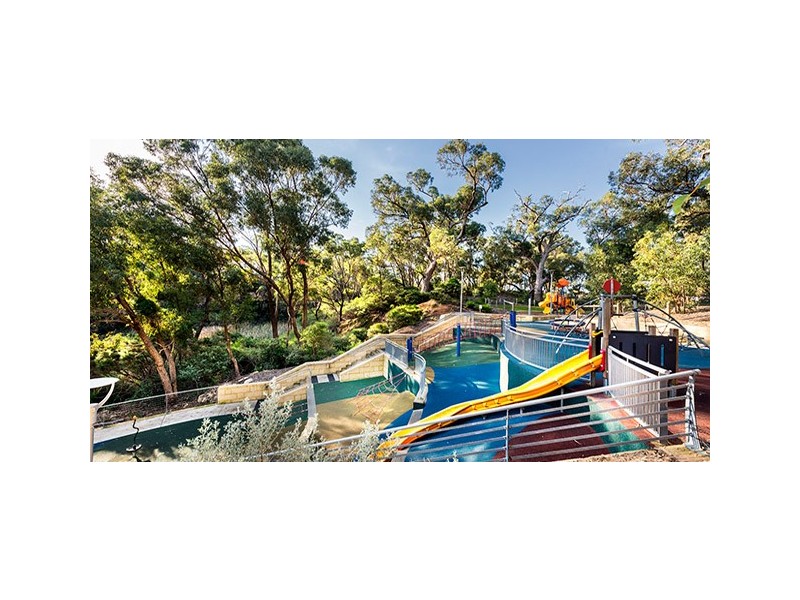 5 Winslow Crest, Lakelands WA 6180