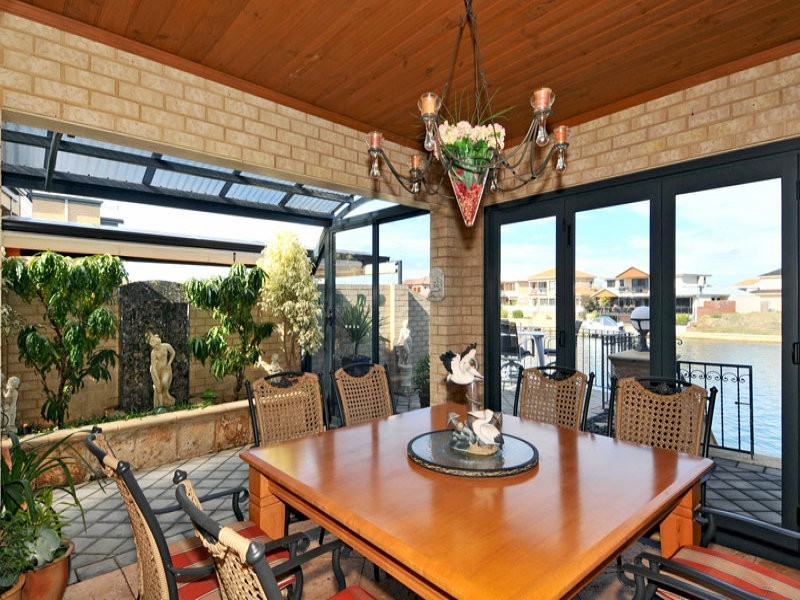 23 Finistere Island Retreat, Halls Head WA 6210